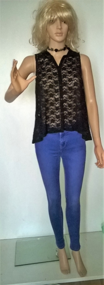 H&M ujjatlan csipkés felső