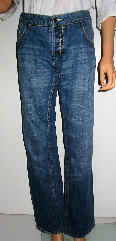 Y. Two férfi farmer