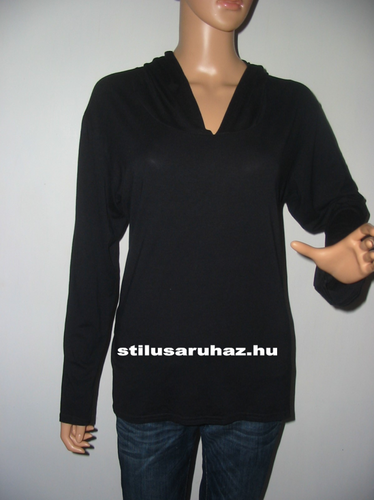 Fekete kapucnis felső