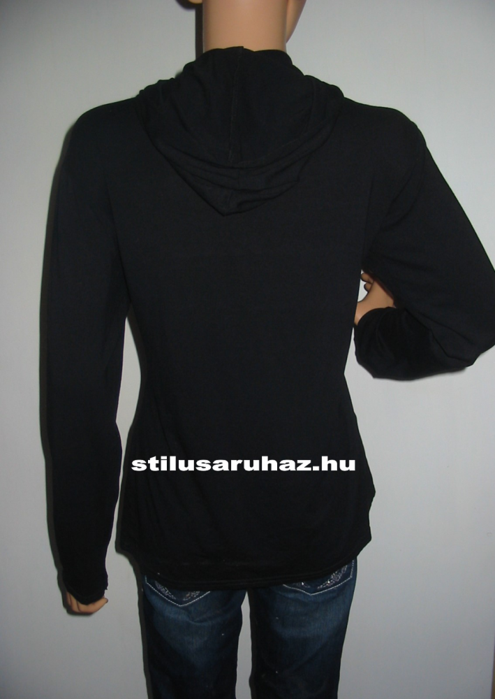 Fekete kapucnis felső