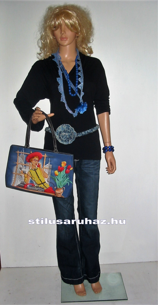 Fekete kapucnis felső