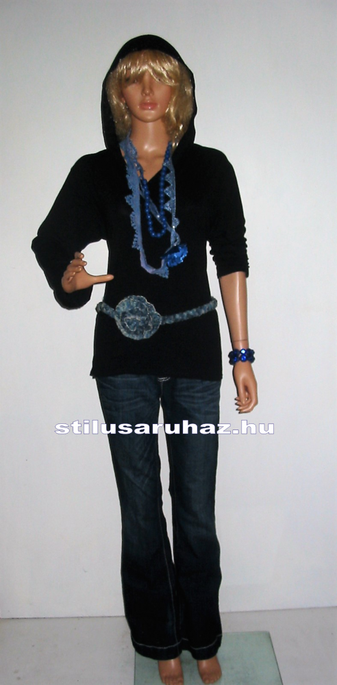 Fekete kapucnis felső