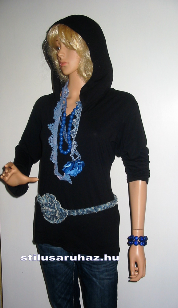Fekete kapucnis felső