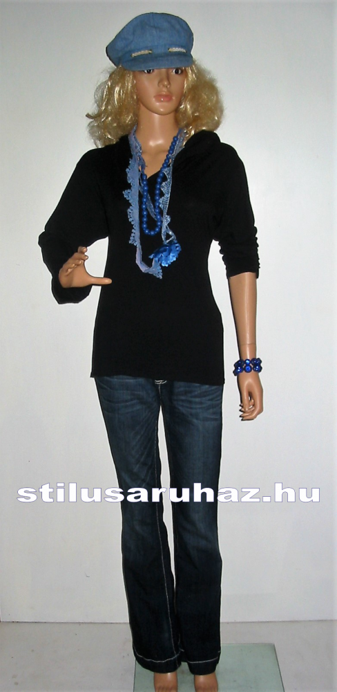 Fekete kapucnis felső