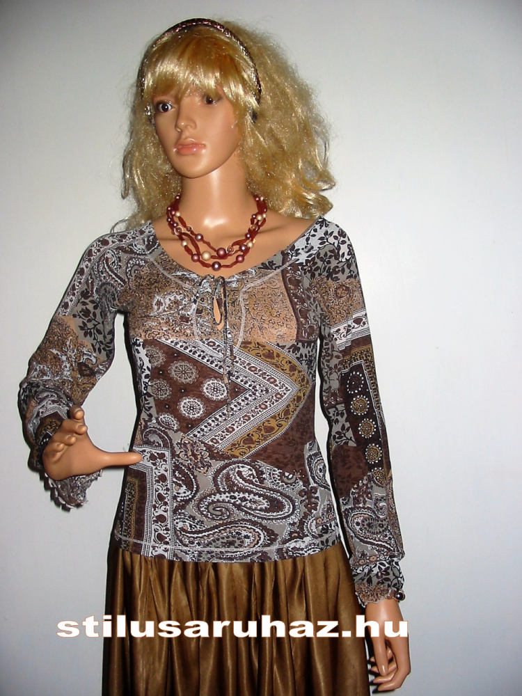 Madonnakivágású blúz