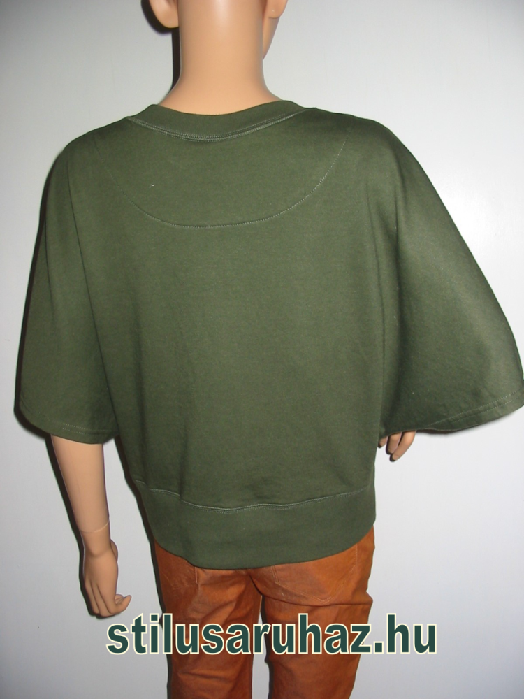 Bő vonalú rövid ujjú felső
