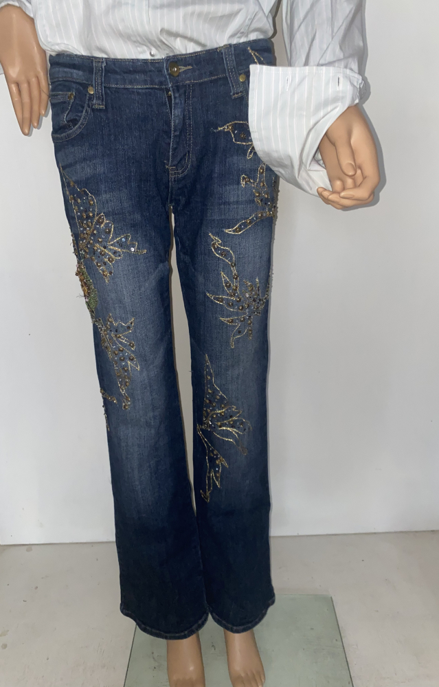 Hímzett csípőfarmer